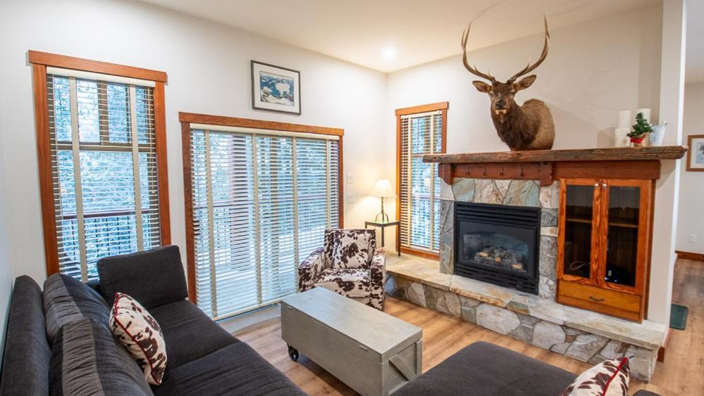 Snow Creek Lodge By Fernie Lodging Co Exteriör bild