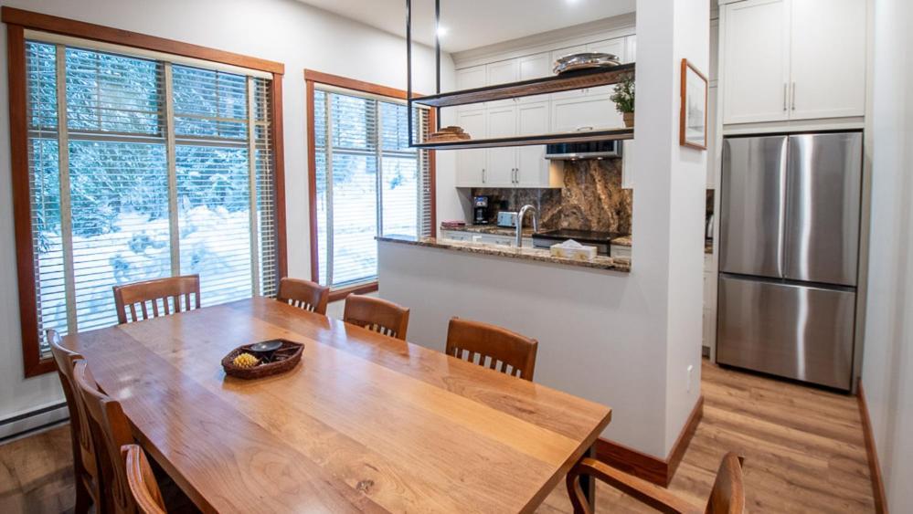 Snow Creek Lodge By Fernie Lodging Co Exteriör bild